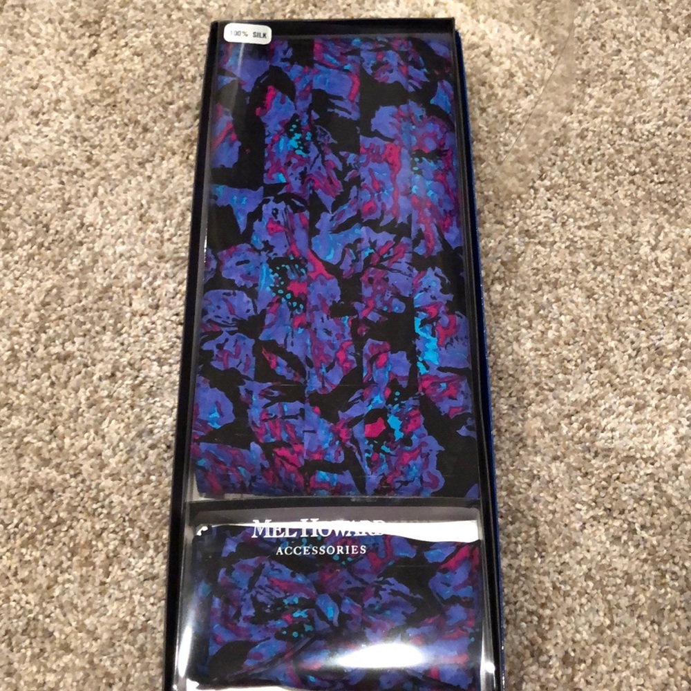 Pocket scarf, bow tie and cumberband